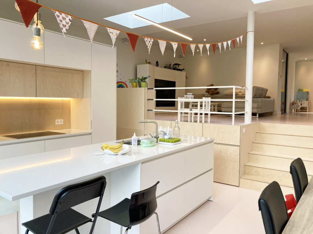 zachtroze gietvloer verbindt alle ruimten en schept een warme en geborgen sfeer